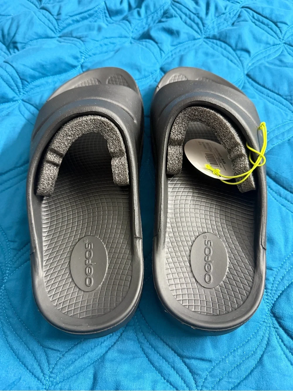 OOFOS Black OOAHH Sandals - Comfortable Lightweight Slip-On
